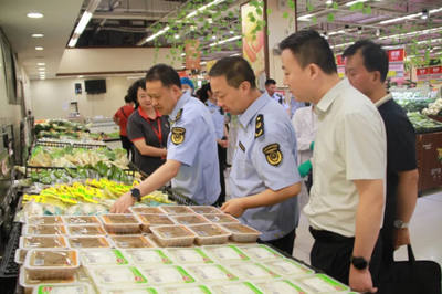 陕西咸阳市市场监管局主要负责人参加"跟执法"活动